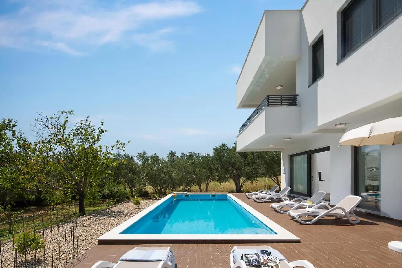 Villa Diana Kastela 0*,